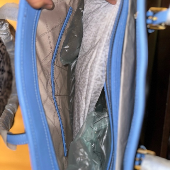 Jet Set Travel Leather Tote - Michael Kors - Picture 8 of 9